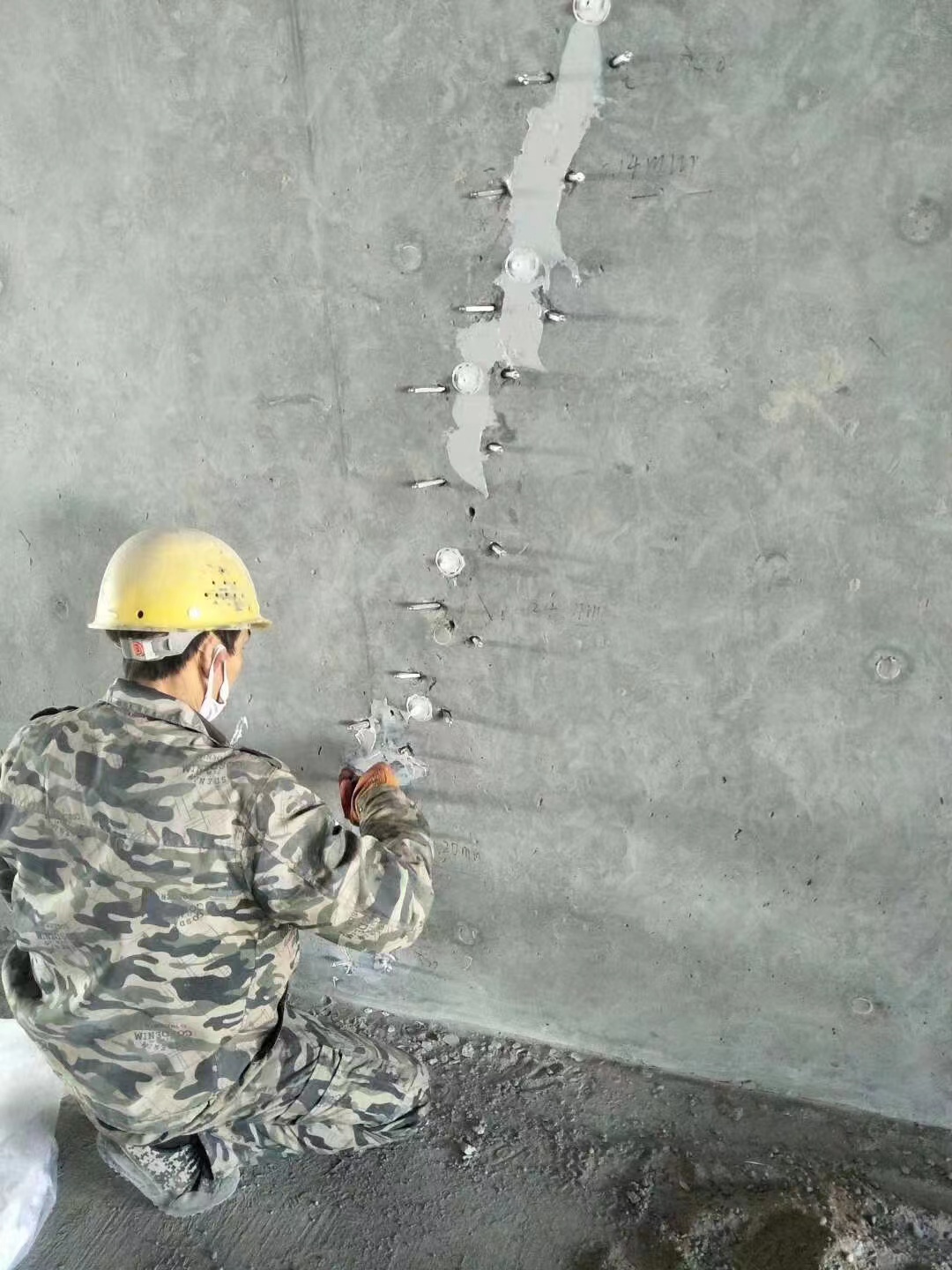 宁化混凝土楼板裂缝加固施工的方案
